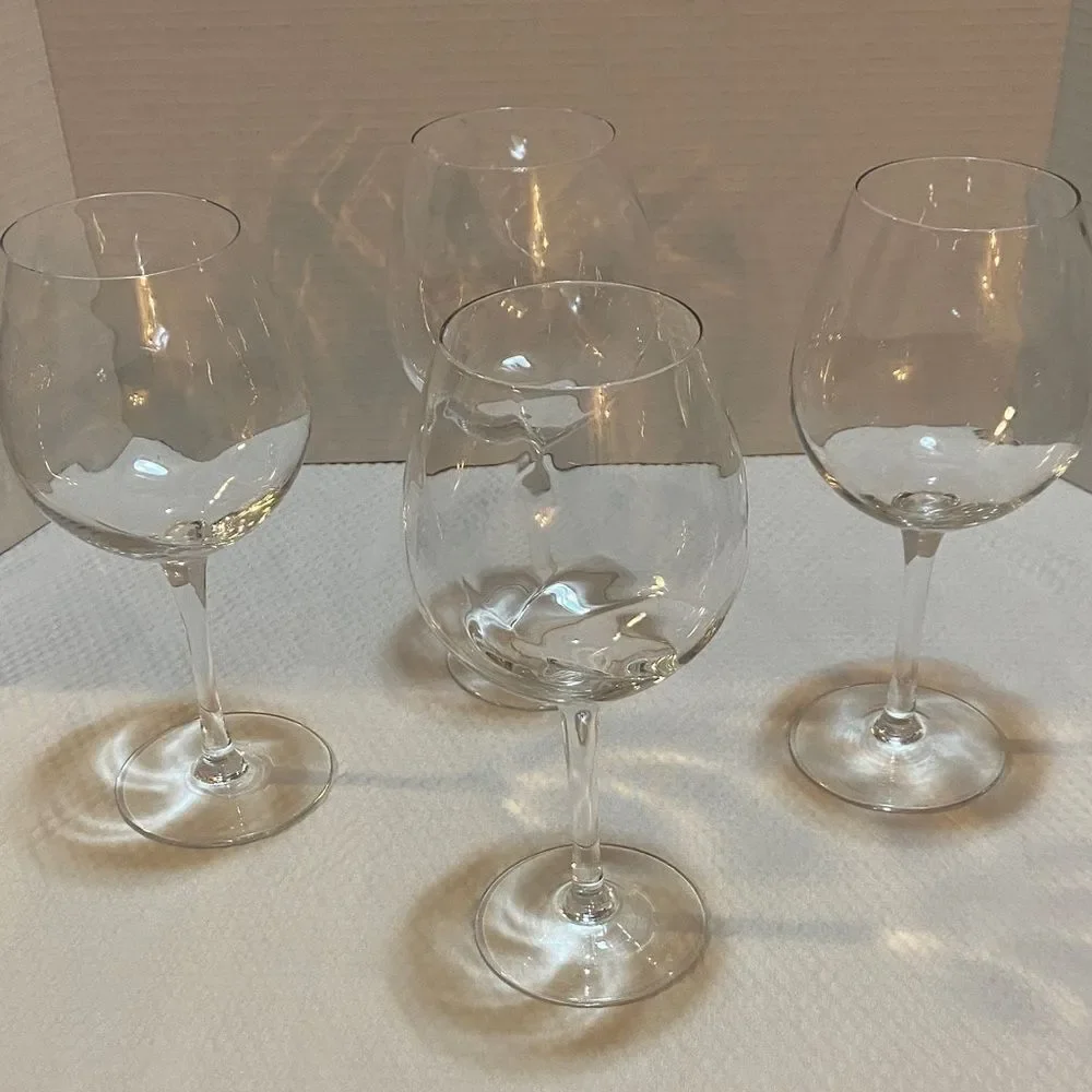 Pier 1 Elegant Swirl Clear Wine Glass Set (4)